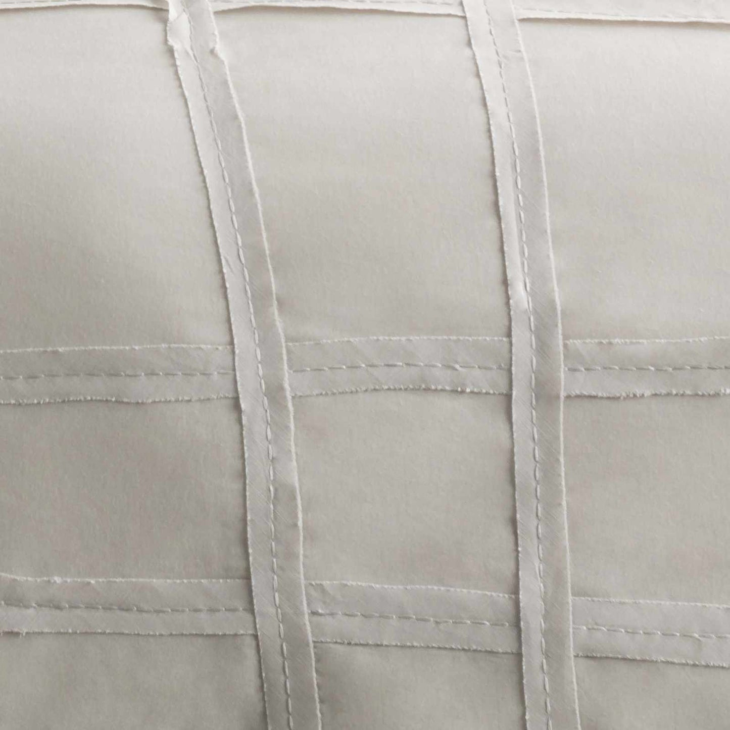 Soft texture and elegant design of Queens Contemporary Light Gray Bedding enhance your bedroom's style and comfort.